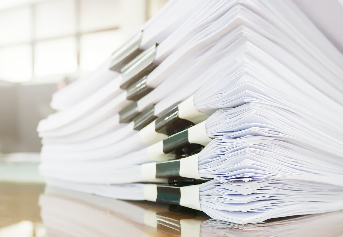 папки с бумагами